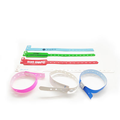 Personalizzi il braccialetto dell'etichetta di polsino RFID del PVC di RFID con molti colori